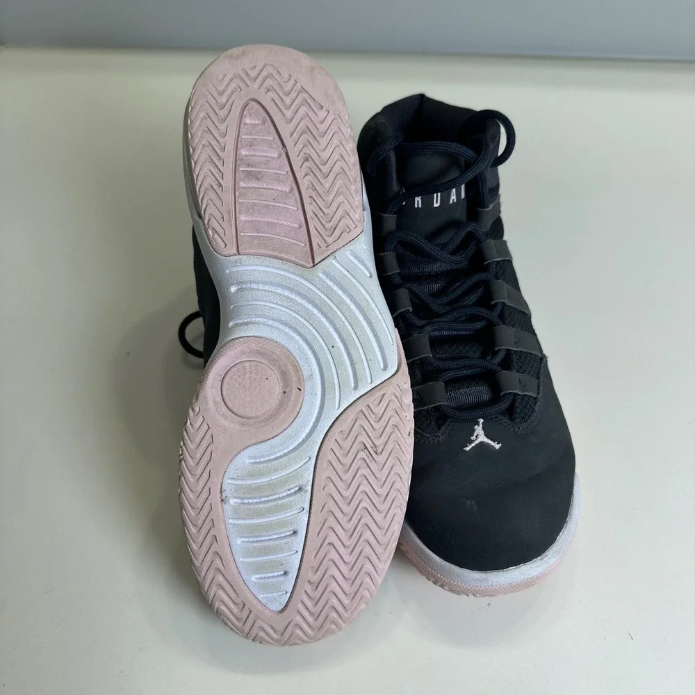 Jordan Max Aura Black Pink White Kids Youth Basketball Shoes 6Y AQ9249-060